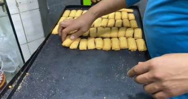 ياكحك العيد ياحنا يابسكويت ياحنا.."اليوم السابع" يرصد مراحل تصنيع الكعك والبسكويت بالأقصر.. تجهيز الخامات والمعدات قبل أسبوعين من العيد.. بسكويت وبيتي فور وكوكيز وغريبة بالسمن البلدى.. صور