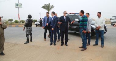 محافظ كفر الشيخ يتفقد توسعة الطرق وإعادة رصفها وربط رافدى الطريق الدولى.. صور