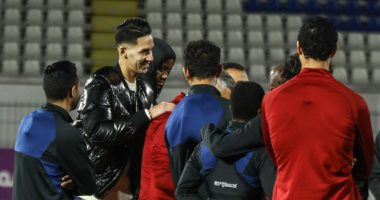 بانون يحضر مران الأهلي الأول بالمغرب ويحفز زملاءه قبل موقعة الرجاء.. صور