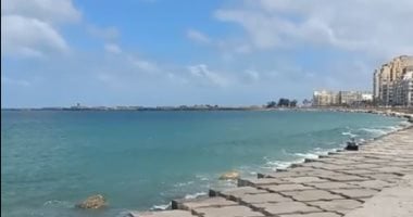 طقس ربيعى متقلب.. أهل الإسكندرية بيسلوا صيامهم بالصيد على الكورنيش (فيديو)