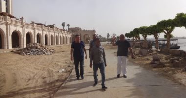 رئيس مدينة الأقصر يتابع أعمال تطوير الممشى السياحى وخطط تجميل المدينة.. صور
