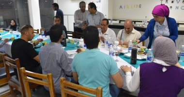 صور.. رئيس جامعة الأقصر يشارك فى الإفطار الجماعى لكليات السياحة والحاسبات والألسن