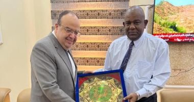 سفير مصر بالخرطوم يبحث مسار العلاقات الاقتصادية مع عضو مجلس السيادة الانتقالى