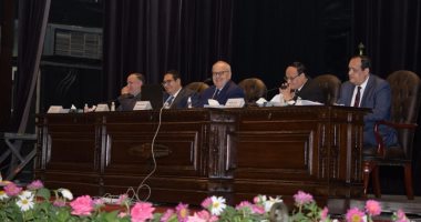 الخشت يكلف كليتى الزراعة والهندسة بتوجيه مشروعات البحث لاستصلاح 200 فدان