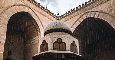مصر الحلوة.. القبة الفوارة أيقونة العمارة الإسلامية بمسجد السلطان حسن.. صور