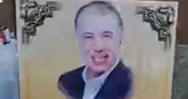طبيب يكتب القرآن الكريم كاملاً بخط يده ويفتتح معرضاً للخط العربي بقصر ثقافة بورسعيد.. لايف