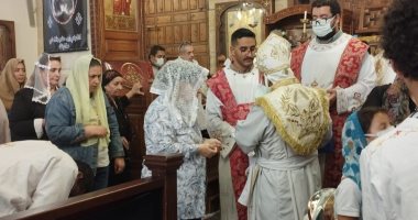 كنيسة السيدة العذراء بالمعادى تصلى خميس العهد ضمن أسبوع الآلام.. صور وفيديو