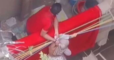 دفاع والد "طفلة البلكونة": موكلى ينهى بعض الإجراءات القانونية ويغادر القسم غدًا