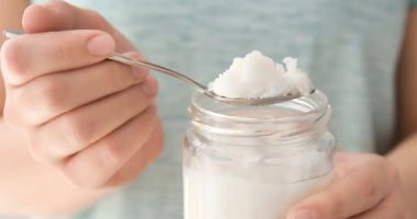 اعرفى مزايا وعيوب زيت جوز الهند.. من المطبخ للعناية بالبشرة