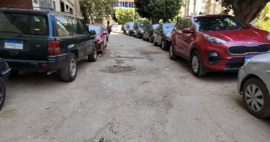 الشوارع الجانبية سقطت من حسابات الرصف بالجيزة.. أغلبها مليئة بالحفر والمطبات ومستوى البالوعات غير مناسب.. شكاوى من أصحاب السيارات من تهالك الشوارع قصيرة المسافات والمحافظة ترد.. صور وفيديو