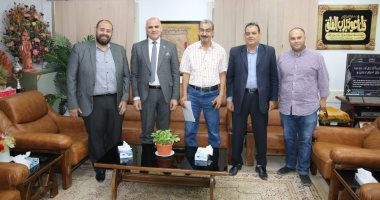 رئيس جامعة الأقصر يناقش آليات وضع جداول امتحانات نهاية العام