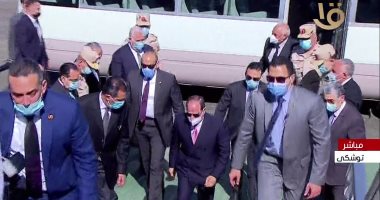 الرئيس السيسى يصل لنقطة حصاد القمح فى توشكى