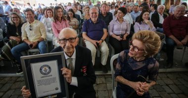 رجل يدخل جينيس بعد قضاء 84 عاما يعمل في شركة واحدة 