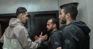 بانون يتناول وجبة الإفطار مع الأهلي قبل مواجهة الرجاء بدوري الأبطال.. صور وفيديو
