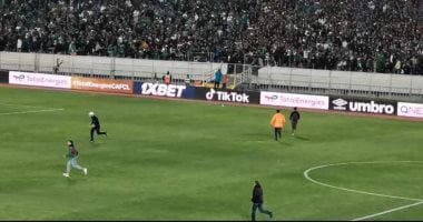 جماهير الرجاء المغربى تنزل أرض ملعب محمد الخامس قبل مواجهة الأهلى