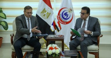 الصحة تبحث مع سفير التشيك التعاون فى اللقاحات لمكافحة انتشار الأمراض المعدية