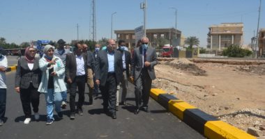 محافظ الجيزة يتفقد أعمال تطوير طرق ميت رهينة وسقارة السياحى بالبدرشين