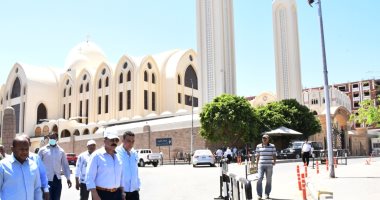 كنائس المحافظات تستعد للاحتفال بعيد القيامة.. محافظ أسوان يهنئ البابا تواضروس والأقباط بالعيد.. حملات مكثفة للنظافة والتجميل والإنارة بمحيط كنائس سوهاج.. أسقف بنى سويف يترأس صلوات قداس سبت النور.. صور