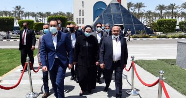 رئيس الوزراء يتفقد الأعمال الإنشائية لمصنع نفرتاري لإنتاج السجاد الميكانيكى..صور