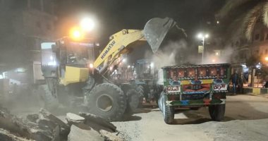 حملة لرفع المخلفات بالبرلس وإزالة الطبقة الأسفلتية المتهالكة بطريق دسوق فوه