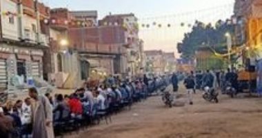 رمضان بيكمل لمتنا..فرحة الصائمين على أكبر مائدة بقرية الغابة البلد في الشرقية