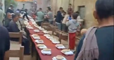 2000 وجبة إفطار.. أهالى صفط النور ببنى سويف يتجمعون على مائدة واحدة.. لايف
