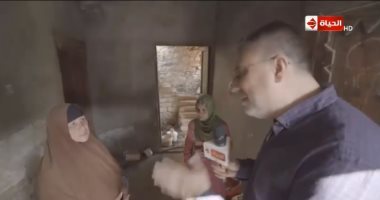 عمرو الليثى يهدى سيدة مبلغ 5000 جنيه ببرنامج "واحد من الناس"