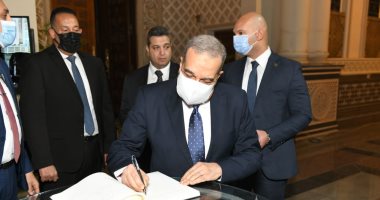وزير الدولة للإنتاج الحربى يحضر قداس عيد القيامة نيابة عن رئيس الوزراء
