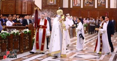 عيد القيامة المجيد فى مصر.. قداسات مركزية مهيبة ورسائل سلام عالمية.. البابا تواضروس يترأس قداس الصلاة بكاتدرائية العباسية وسط حضور رسمى وشعبى واسع.. ومبادرات إنسانية موسعة تعكس روح المحبة والوحدة الوطنية