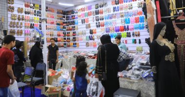 محافظ سوهاج يتفقد معارض "العيد فرحتنا" وسط إقبال كثيف من المواطنين