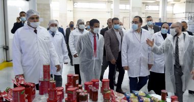رئيس الوزراء يتابع جولته بالعاشر من رمضان ويتفقد مقر مجموعة المصرية السويسرية