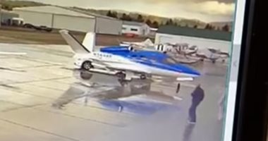 حوادثها كترت.. اصطدام سيارة تسلا "ذاتية القيادة" بطائرة قيمتها 2 مليون دولار