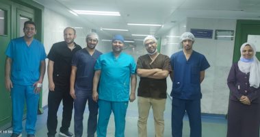 مستشفى سوهاج الجامعى ينجح فى إنقاذ حياة رجل مصاب بقطع فى الرقبة.. صور
