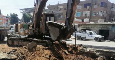 محافظ أسوان يشدد على إنهاء مشروعات الرصف بالتوازى مع البنية التحتية