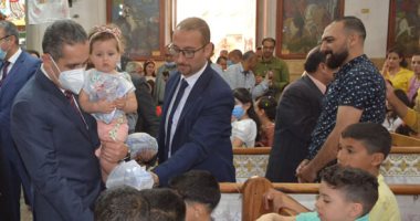 محافظ الغربية يزور المطرانية والكنيسة الإنجيلية بطنطا ويوزع الهدايا بكنيسة العذراء
