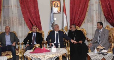 قيادات محافظة الأقصر يقدمون التهانى للأقباط بمناسبة عيد القيامة.. صور