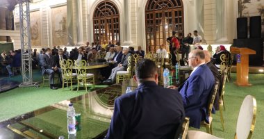 محافظ القاهرة يشارك 5 آلاف عامل نظافة فى إفطار جماعى.. صور