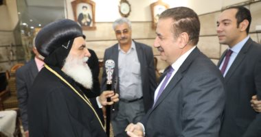 محافظ المنوفية يقدم التهنئة بعيد القيامة المجيد بمطرانية شبين الكوم.. صور