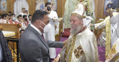 محافظ مطروح يشهد قداس عيد القيامة المجيد بكنيسة السيدة العذراء ويقدم التهنئة بالعيد