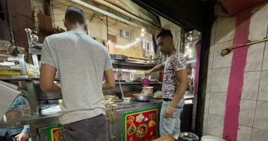 تعالى اتسحر معانا.. وجبة سحور مميزة على "عربة فول" بالأقصر "لايف"