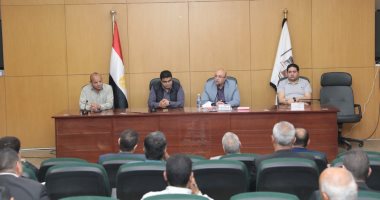 محافظ بني سويف يناقش مع رؤساء مدن وقرى 4 مراكز الملفات الحيوية وموقف المشروعات