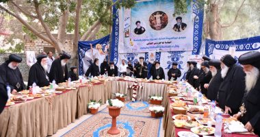 البابا تواضروس يلتقى أحبار الكنيسة فى دير السريان على مائدة الإفطار