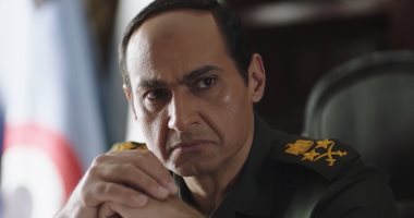 مسلسل الاختيار 3 الحلقة 24 .. اختطاف 7جنود فى سيناء ورد فعل الرئاسة يثير الشكوك والعملية تستهدف إقالة وزير الدفاع .. السيسي يوجه رسالة شديدة اللهجة بعد اختطاف الجنود .. وسيارة من الرئاسة تقابل وتطمئن الخاطفين