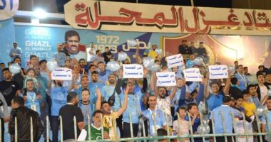 جماهير المحلة يرفعون لافتات "فى الجنة يا ميسرة" ضحية حادث سيارة يقودها طفل