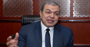 القوى العاملة: تسليم ماكينات خياطة لخريجى التدريب على مهنة التفصيل بالغربية