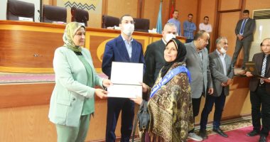 محافظ كفر الشيخ يكرم الأمهات المثاليات.. ويؤكد: تقدير رمزى عرفانا بالجميل.. صور