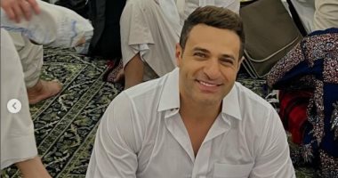 محمد نور يروى تفاصيل أدائه مناسك العمرة فى يومين دون ترتيب .. صور