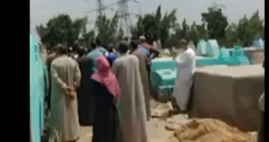 5 شباب اتخطفوا فى لحظة.. شاهد أحزان أسرة أحد ضحايا حادث كفر الشيخ المؤلم