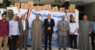 محافظ قنا يتابع توزيع 3875 كرتونة مواد غذائية على الأسر الأولى بالرعاية