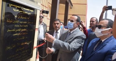محافظ شمال سيناء يسلم عقود التجمعات التنموية الجديدة على المنتفعين.. صور